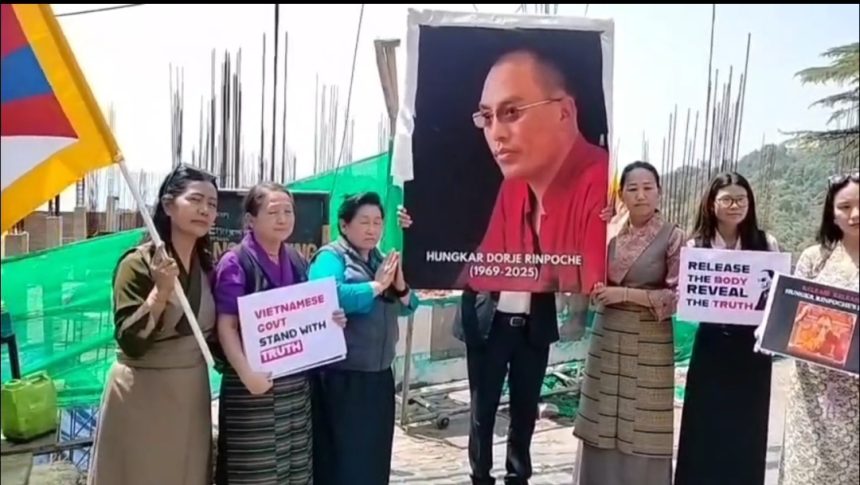 Tibetan NGOs demonstrated